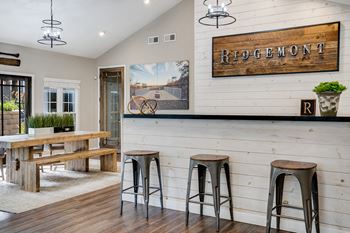 Clubhouse with free wifi